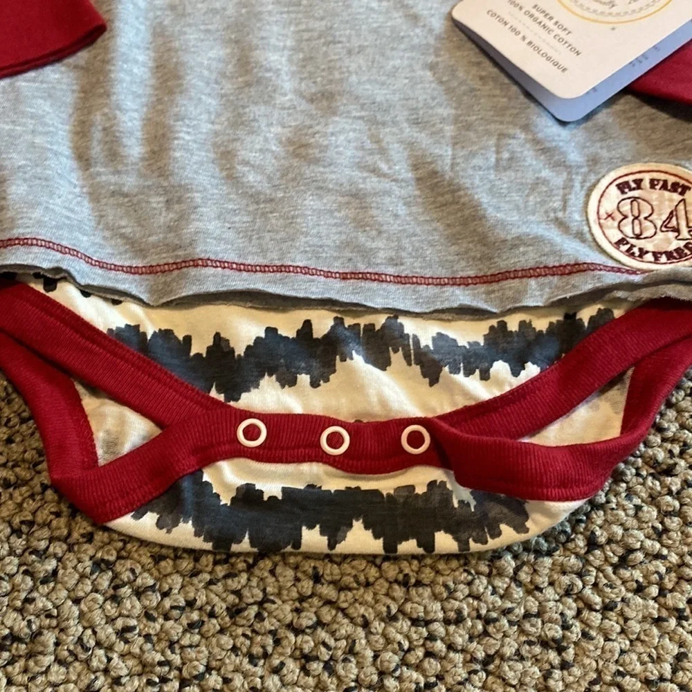 NWT Burt’s Bees Long Sleeved Onesie Size 24 Months